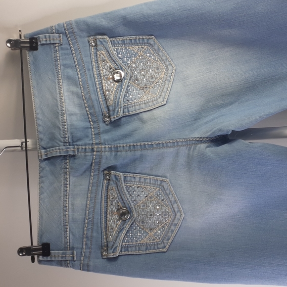One5One Mid-Rise Button Back Pockets Light Blue Jeans Size 8 - Picture 7 of 16